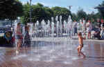 fountain-kids-d3w.jpg (206108 Byte) fountain water