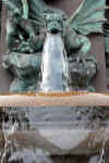 fountain-z6tv.JPG (135678 Byte) dragon fountain