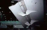airport-11kd.jpg (141747 Byte) airplane wing