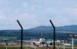 airport-start-c78w.jpg (104903 Byte) airplane fence start