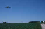 plane-landing-people.jpg (120328 Byte) airplane landing zuerich airport