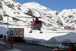 rega-01.jpg (140787 Byte) landing helicopter Gotthardpass