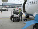 unloading_plane.jpg (79938 Byte) unloading airplane
