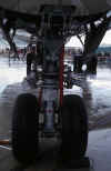 airport-10kw.jpg (123324 Byte) airplane wheels