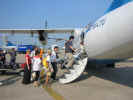 boarding_passengers_plane.jpg (90466 Byte) passengers boarding airplane